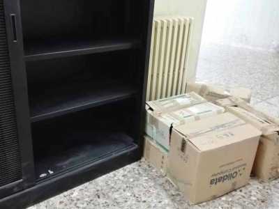 Le librerie vuote che attendono di essere riempite dai libri